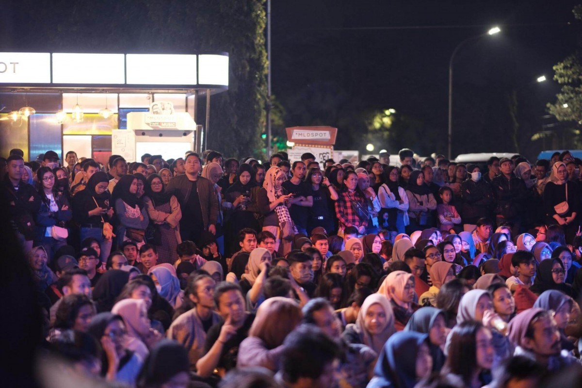 Penonton Menjadi Backing Vocal MLDJAZZPROJECT Season 4 di SBJT Malang